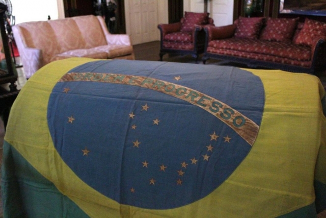 Bandeira que envolveu o ataúde de Rui Barbosa quando da vinda de seu corpo de Petrópolis para o Rio de Janeiro, em 1923