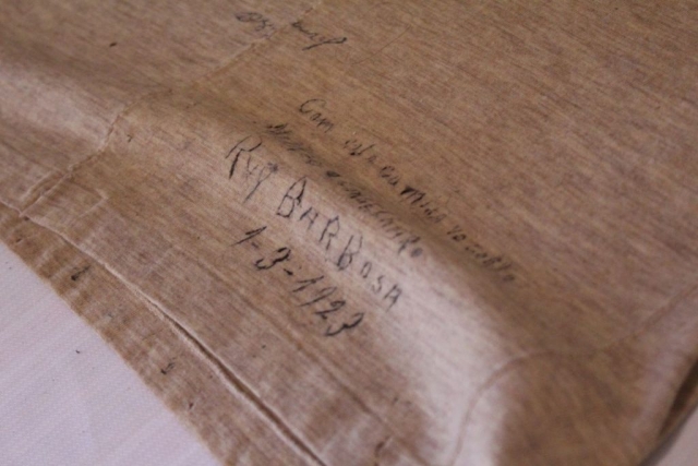 Inscrição: "Com esta camisa no corpo morreu o conselheiro Ruy Barbosa 1-3-1923"